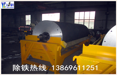 小型强磁磁选机价格,远力生产的小型皮带式磁选机,采矿不使用水,而且价格低,质量好,可以使贫矿变富矿,分选效果好,生产效率高,处理能力强,使用范围广等优点. 1.小型强磁磁选机是主要的选矿方法 选矿时间长,始终遵循湿法矿物加工方法.远力公司根据中国国情的现时要求,经过多年的努力,无水磁选机的成功开发,这种磁选机无二次污染,工艺简单的专利产品 - 干式磁选机,打破了原来的磁鼓磁选机基于开磁原理三级渐进复合磁系统放置方法,充分利用磁,重力,离心力的相互作用原理,有利于提高分选过程磁反转的强度和速度. 2.小型强磁磁选机的分选择效果好 行简单的小型磁选机. 采用磁分离专利技术还增加了分拣计划,提高分拣精度,无论硬矿石软,无论粗颗粒,细颗粒,所有类型的选矿机都可以自动调度,分选效果控制在许可范围内.