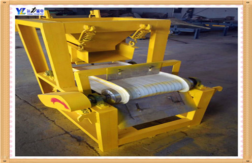 矿用小型输送带式磁选机都有哪些,矿上用的磁选机种类太多了,今天我们重点来介绍下矿用小型输送带式磁选机以及与之有关的问题. 1.小型干式磁选机受欢迎的原因 1.1.由于近期铁矿石价格继续上涨,磁选矿机的节能效率提出了新的要求; 1.2.小型干式磁选机市场,不仅为用户降低投资成本,而且可以创造相当的经济价值. 1.3.小型干式磁选机的普及,使得一些老式磁选机逐渐淘汰. 1.4.开云·体育-开云体育官方网站提供完善的生产小型干式磁选机,所生产的设备得到了广大用户的广泛赞誉,该设备采用永磁系统,采用移动式式运行方式提高了材料的利用率. 1.5.小型磁选机设备在行业中推动新型设备的发展,进一步满足除铁工业的需要,并在除铁工业的应用中发挥了很大的推动作用