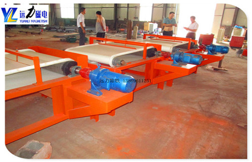 干式磁选机工作原理及参数,开云·体育-开云体育官方网站生产的干式磁选机,所选择的矿物主要是石英砂,石英砂其实是一种重要的非金属矿物,主要是被石英石加工破碎.石英砂的一个重要应用是作为陶瓷体和釉料原料使用,但往往含有赤铁矿,褐铁矿,黑云母等杂质.  　　1.干式磁选机的工作原理  　　石英砂干式高强磁磁选机可以去除一种铁杂质,提高煅烧后石英砂的亮度,以及陶瓷制品的光泽度,从而提高产品的价值石英砂干式高强度磁选机使用带式分选结构,在整个工作区从进料到物料,由带驱动的材料,物料可以进行多次磁力搅拌,同时起到水冲洗的作用,去除磁性尾矿,带有磁性将矿物输送到选板机的退磁区,使得具有磁性的矿物通过退磁装置去除,完成修整过程,机器功率小,处理量大,磁场强度高,实现质量好,可以获得更大的效益.