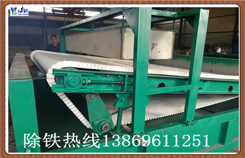 CT干式磁选机 强永磁滚筒 磁选机 干选磁选滚筒6018,好用的永磁筒式磁选机,远力生产的永磁筒式磁选机适用于冶金矿山,矿山加工等企事业单位和个人用户,用于选择磁性矿物微粒,或者去除非磁性矿物混合磁性矿物. 1.永磁体筒式磁选机的表面磁场强度远高于普通永磁体磁选机的表面磁场强度.易于操作,管理和维护,并且在各种磁选机中使用时具有明显的节能和省电性能.永磁筒式磁选机的磁筒可以配备三种槽,即半逆流槽(CTB),下游槽 (CTS)和逆流槽(CTN),以满足不同的分选要求.