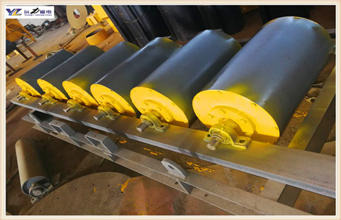 　永磁滚筒选择对的厂家成就一番事业,在竞争力度日益激烈的选矿行业,仍旧有很多用户是以惨状的失败而告终,甚至是投资成本都收不回来.面对这种情况,不禁令人惋惜.是什么造就了一场场失败?是不懂.对选矿设备的使用技术与方法的不懂?作为一个磁选设备生产厂家,我们不得不一而再再而三的重复永磁滚筒设备的正确使用方法.进而让更多的人受益,让更少的悲剧产生. 　　1.永磁滚筒在使用中常由于一些故障或者操作不当导致效率低或者回收率低,这些问题技术专家一眼就可以看出来,如何进行正确的解决还是需要从源头做起.下面听听山东开云·体育-开云体育官方网站的技术专家如何改进这些问题.